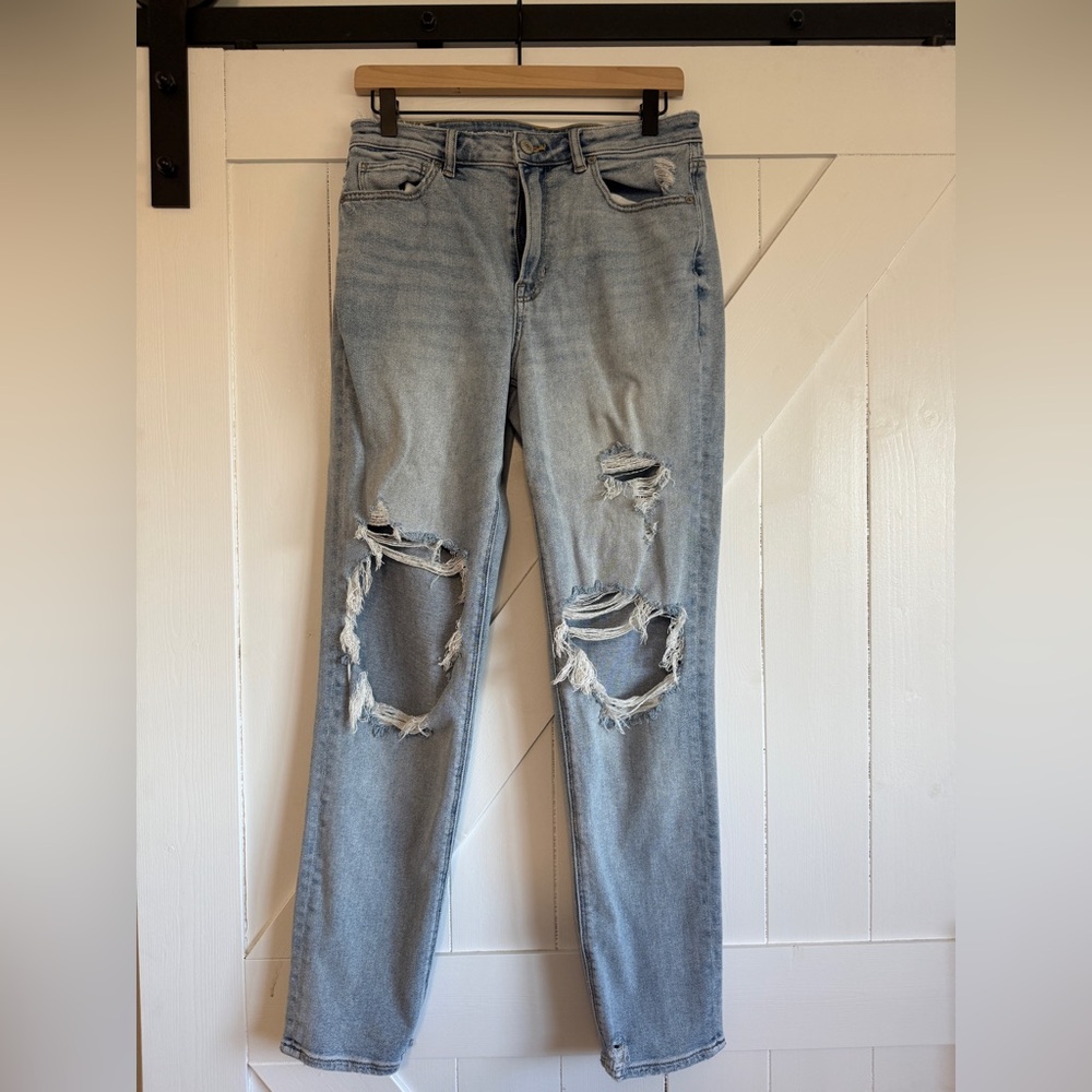 American Eagle Mom Jean 6 X-Long Light Blue Distressed Jeans